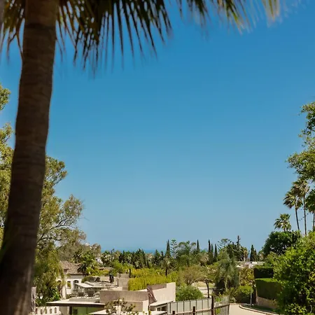 Apartment With Large Terrace, Swimming Pool And Areas, Next To Puerto Banus Marbella
